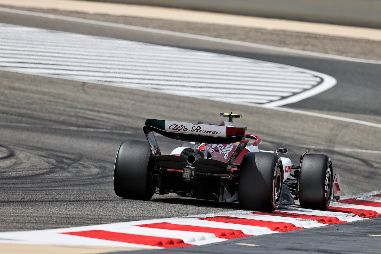 TEST BAHRAIN, Guanyu Zhou (CHN) Alfa Romeo F1 Team C42.
12.03.2022. Formula 1 Testing, Sakhir, Bahrain, Day Three.
- www.xpbimages.com, EMail: requests@xpbimages.com © Copyright: Moy / XPB Images
