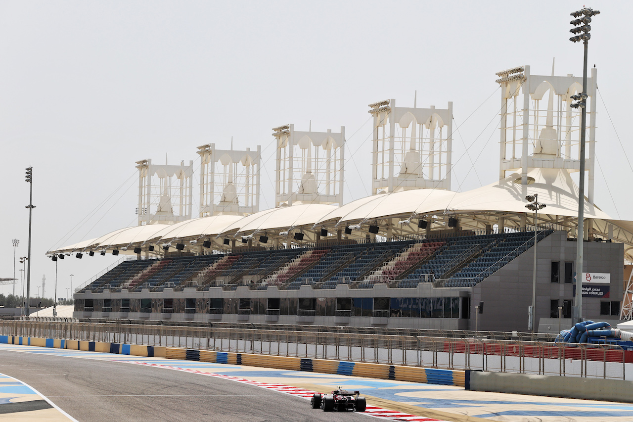 TEST BAHRAIN, Guanyu Zhou (CHN) Alfa Romeo F1 Team C42.
12.03.2022. Formula 1 Testing, Sakhir, Bahrain, Day Three.
- www.xpbimages.com, EMail: requests@xpbimages.com © Copyright: Moy / XPB Images