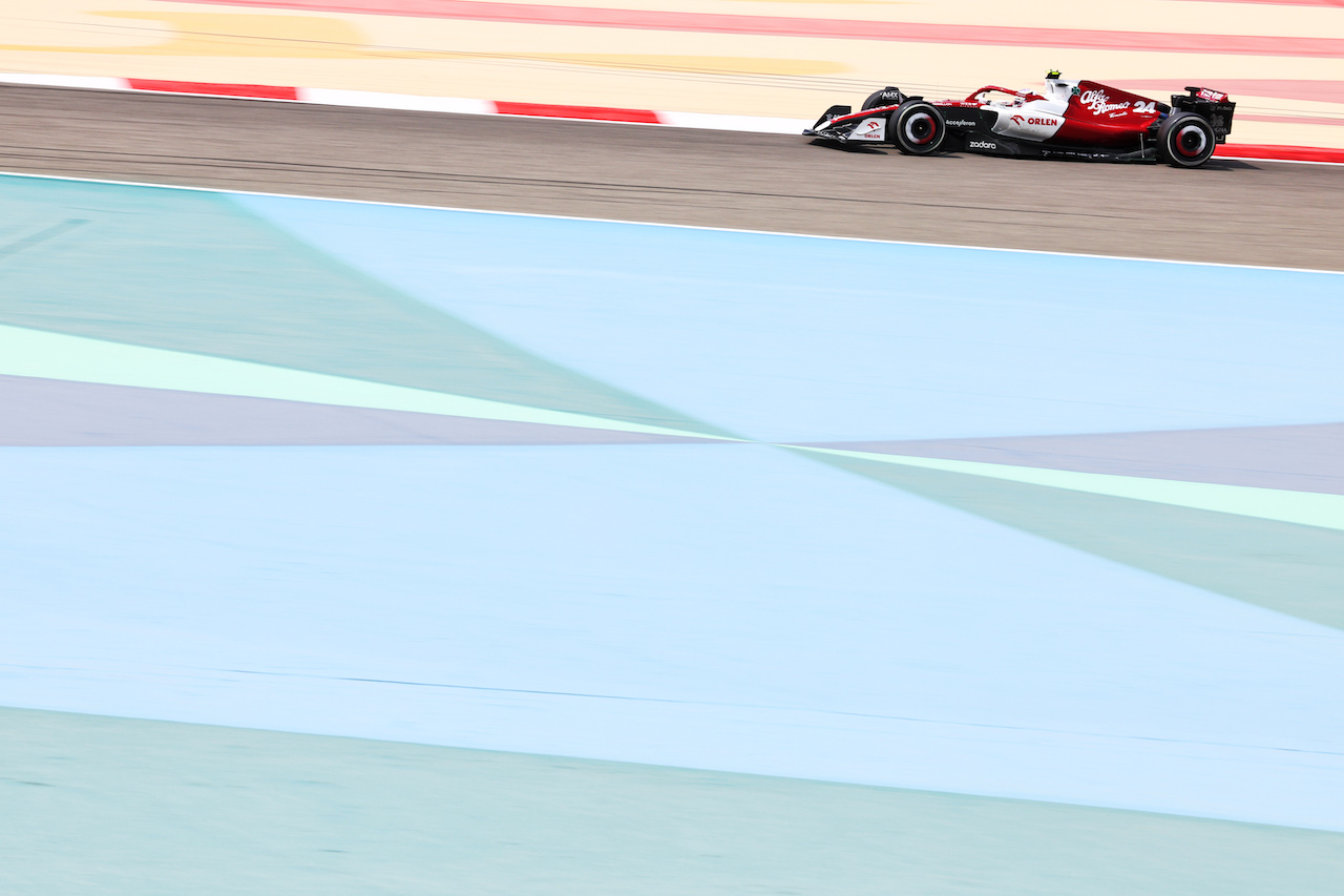 TEST BAHRAIN, Guanyu Zhou (CHN) Alfa Romeo F1 Team C42.
12.03.2022. Formula 1 Testing, Sakhir, Bahrain, Day Three.
- www.xpbimages.com, EMail: requests@xpbimages.com © Copyright: Batchelor / XPB Images