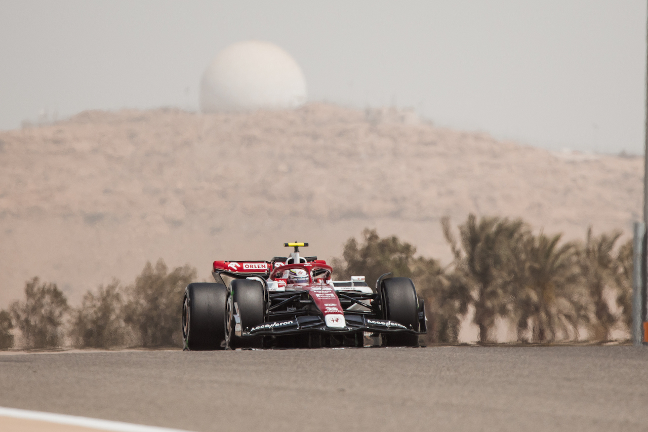 TEST BAHRAIN, Guanyu Zhou (CHN) Alfa Romeo F1 Team C42.
12.03.2022. Formula 1 Testing, Sakhir, Bahrain, Day Three.
- www.xpbimages.com, EMail: requests@xpbimages.com © Copyright: Bearne / XPB Images