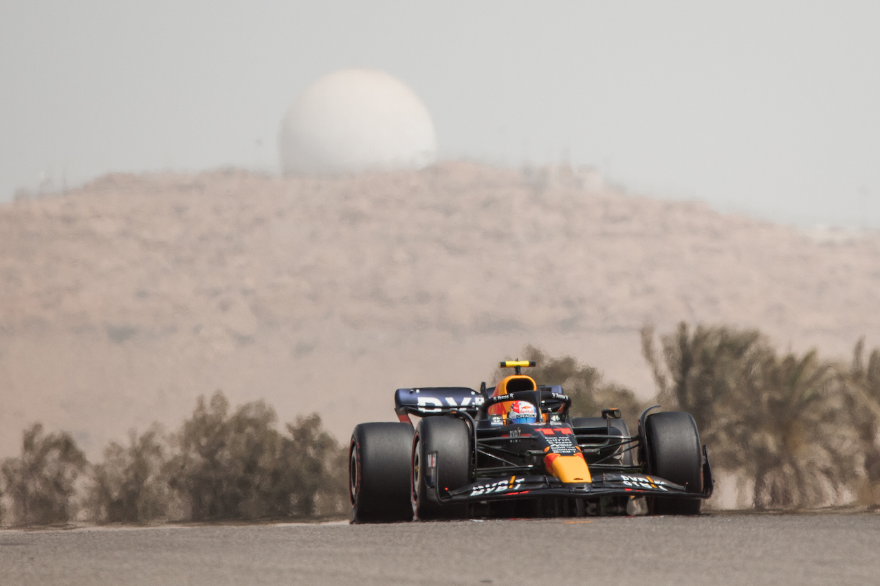 TEST BAHRAIN, Sergio Perez (MEX) Red Bull Racing RB18.
12.03.2022. Formula 1 Testing, Sakhir, Bahrain, Day Three.
- www.xpbimages.com, EMail: requests@xpbimages.com © Copyright: Bearne / XPB Images