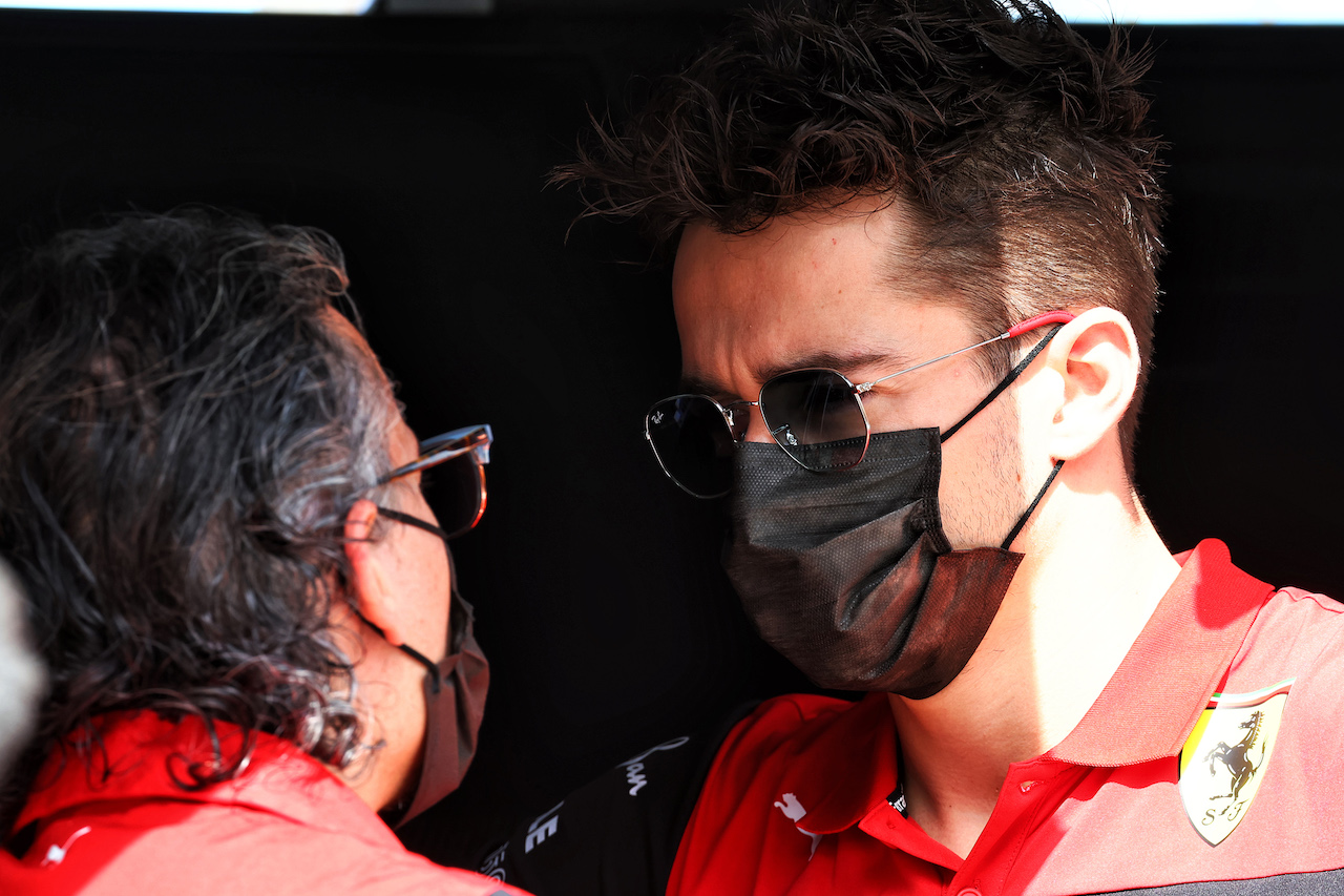 TEST BAHRAIN, (L to R): Laurent Mekies (FRA) Ferrari Sporting Director with Charles Leclerc (MON) Ferrari.
12.03.2022. Formula 1 Testing, Sakhir, Bahrain, Day Three.
- www.xpbimages.com, EMail: requests@xpbimages.com © Copyright: Batchelor / XPB Images