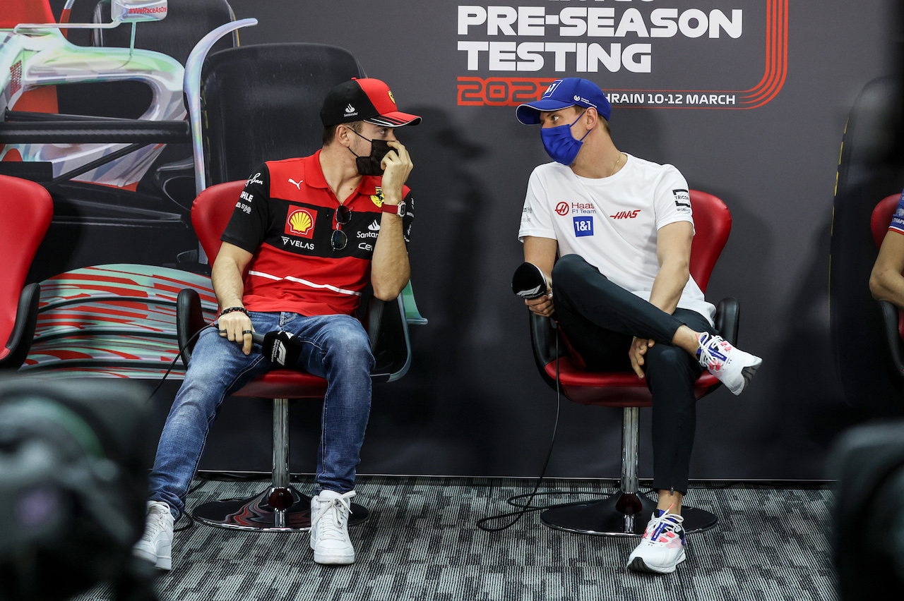 TEST BAHRAIN, (L to R): Charles Leclerc (MON) Ferrari with Mick Schumacher (GER) Haas F1 Team in the FIA Press Conference.
12.03.2022. Formula 1 Testing, Sakhir, Bahrain, Day Three.
- www.xpbimages.com, EMail: requests@xpbimages.com © Copyright: XPB Images