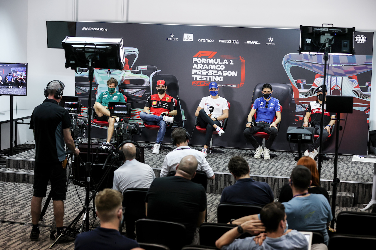 TEST BAHRAIN, The FIA Press Conference (L to R): Sebastian Vettel (GER) Aston Martin F1 Team; Charles Leclerc (MON) Ferrari; Mick Schumacher (GER) Haas F1 Team; Esteban Ocon (FRA) Alpine F1 Team; Valtteri Bottas (FIN) Mercedes AMG F1.
12.03.2022. Formula 1 Testing, Sakhir, Bahrain, Day Three.
- www.xpbimages.com, EMail: requests@xpbimages.com © Copyright: XPB Images