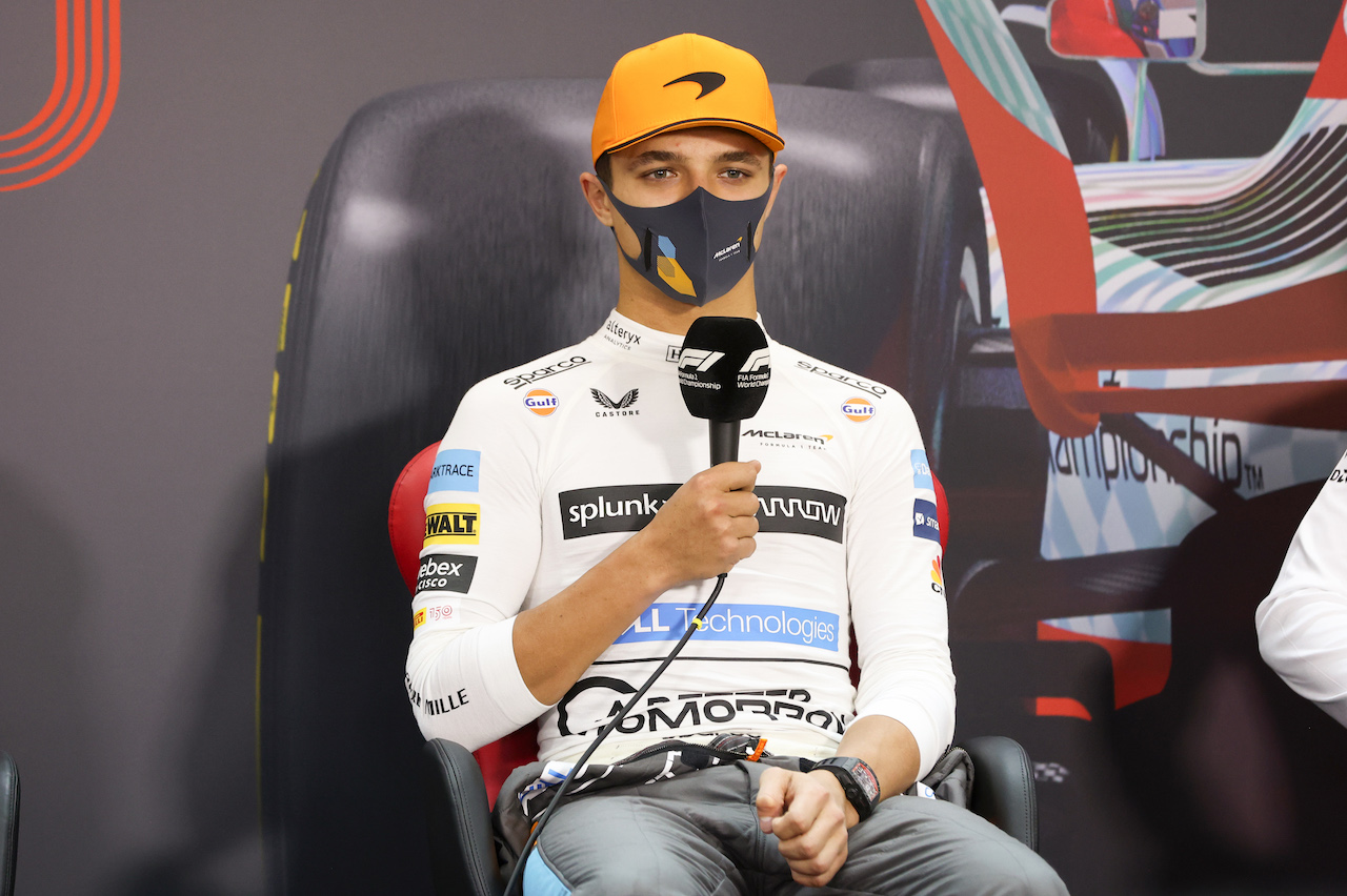 TEST BAHRAIN, Lando Norris (GBR) McLaren in the FIA Press Conference.
12.03.2022. Formula 1 Testing, Sakhir, Bahrain, Day Three.
- www.xpbimages.com, EMail: requests@xpbimages.com © Copyright: XPB Images