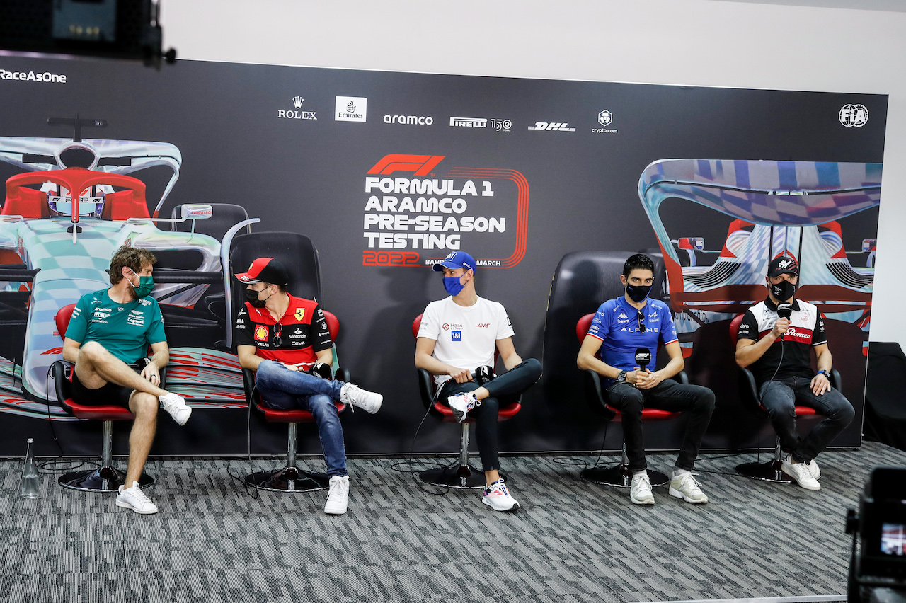 TEST BAHRAIN, The FIA Press Conference (L to R): Sebastian Vettel (GER) Aston Martin F1 Team; Charles Leclerc (MON) Ferrari; Mick Schumacher (GER) Haas F1 Team; Esteban Ocon (FRA) Alpine F1 Team; Valtteri Bottas (FIN) Mercedes AMG F1.
12.03.2022. Formula 1 Testing, Sakhir, Bahrain, Day Three.
- www.xpbimages.com, EMail: requests@xpbimages.com © Copyright: XPB Images