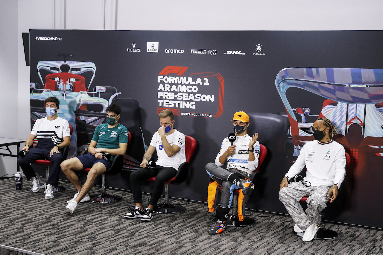 TEST BAHRAIN, The FIA Press Conference (L to R): Pierre Gasly (FRA) AlphaTauri; Lance Stroll (CDN) Aston Martin F1 Team; Kevin Magnussen (DEN) Haas F1 Team; Lando Norris (GBR) McLaren; Lewis Hamilton (GBR) Mercedes AMG F1.
12.03.2022. Formula 1 Testing, Sakhir, Bahrain, Day Three.
- www.xpbimages.com, EMail: requests@xpbimages.com © Copyright: XPB Images