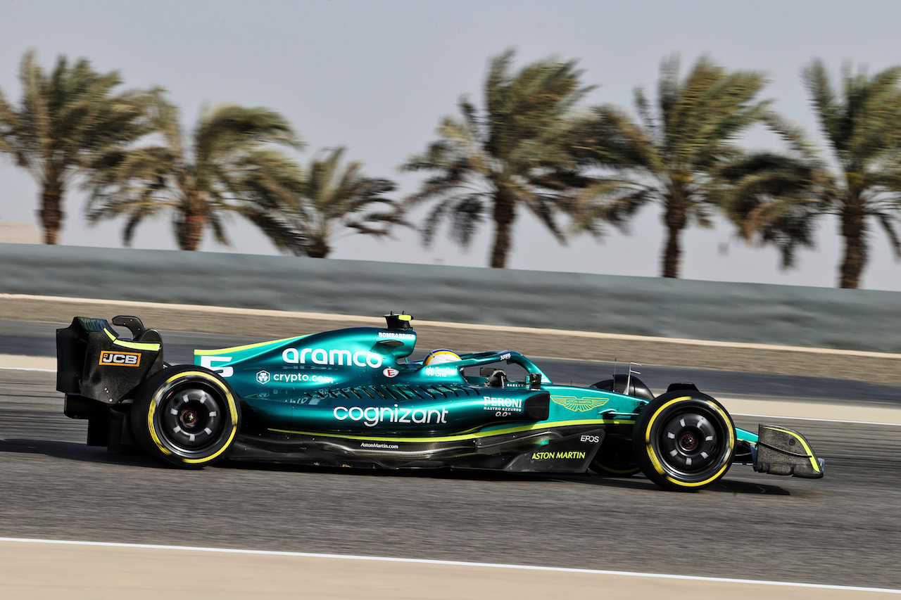 TEST BAHRAIN, Sebastian Vettel (GER) Aston Martin F1 Team AMR22.
12.03.2022. Formula 1 Testing, Sakhir, Bahrain, Day Three.
- www.xpbimages.com, EMail: requests@xpbimages.com © Copyright: Moy / XPB Images