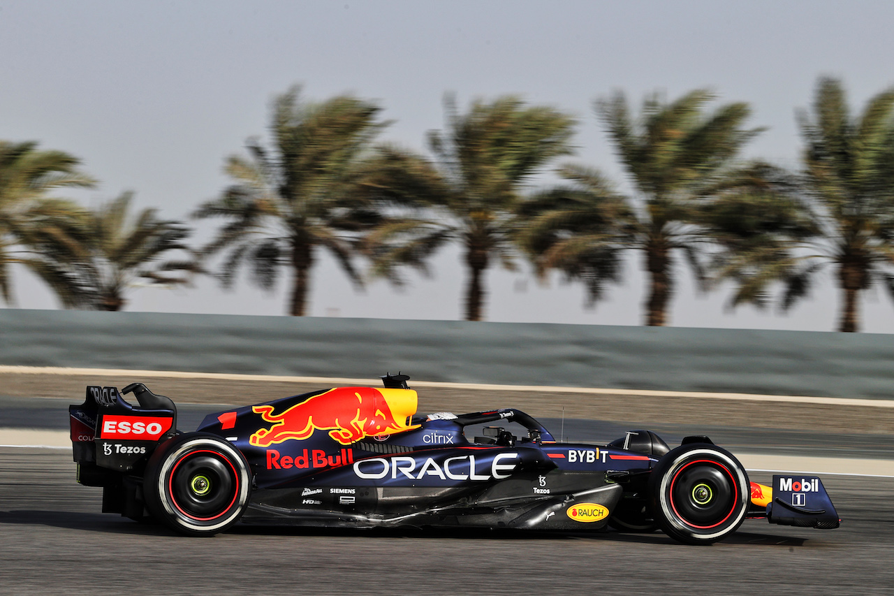 TEST BAHRAIN, Max Verstappen (NLD) Red Bull Racing RB18.
12.03.2022. Formula 1 Testing, Sakhir, Bahrain, Day Three.
- www.xpbimages.com, EMail: requests@xpbimages.com © Copyright: Moy / XPB Images