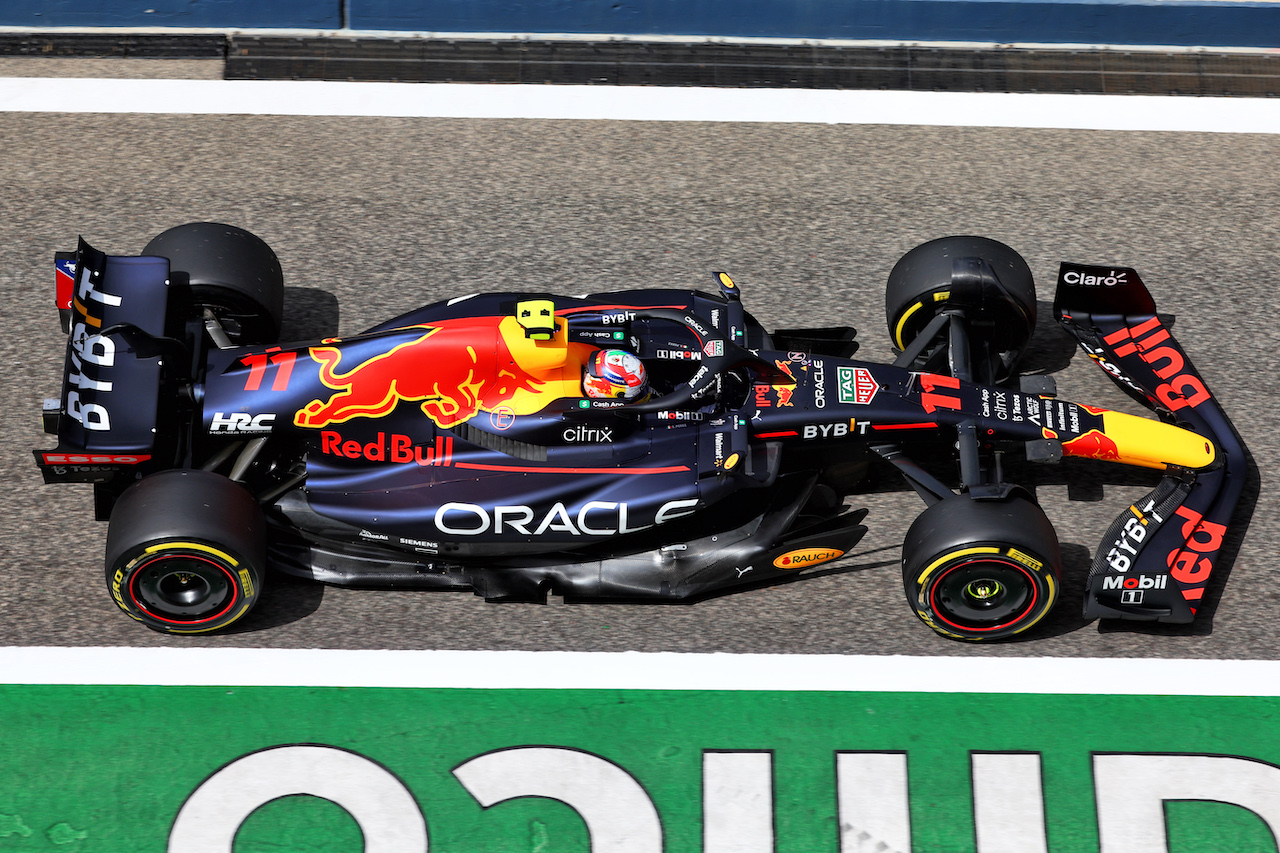 TEST BAHRAIN, Sergio Perez (MEX) Red Bull Racing RB18.
12.03.2022. Formula 1 Testing, Sakhir, Bahrain, Day Three.
- www.xpbimages.com, EMail: requests@xpbimages.com © Copyright: Batchelor / XPB Images