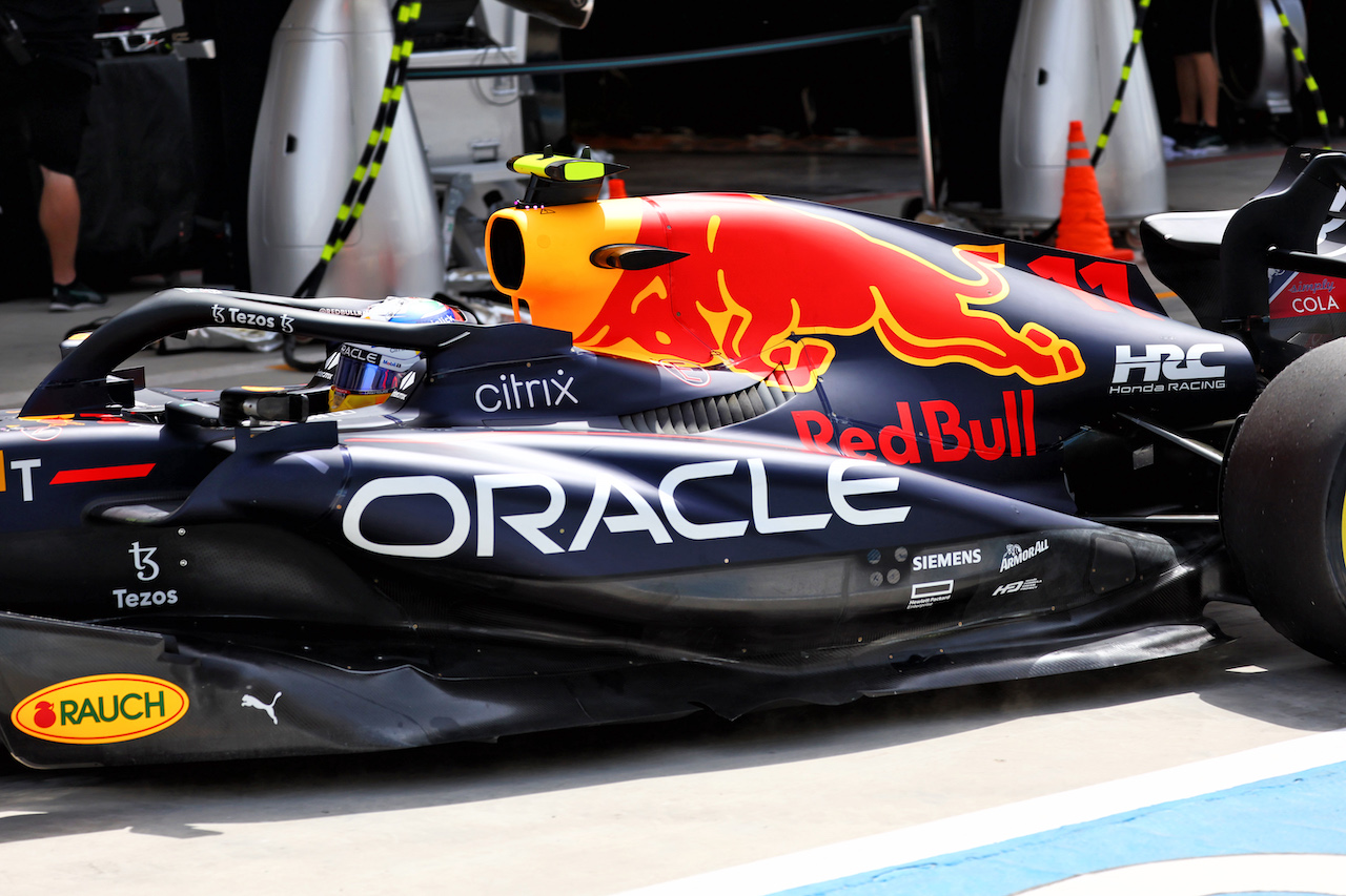 TEST BAHRAIN, Sergio Perez (MEX) Red Bull Racing RB18 - sidepod detail.
12.03.2022. Formula 1 Testing, Sakhir, Bahrain, Day Three.
- www.xpbimages.com, EMail: requests@xpbimages.com © Copyright: Batchelor / XPB Images
