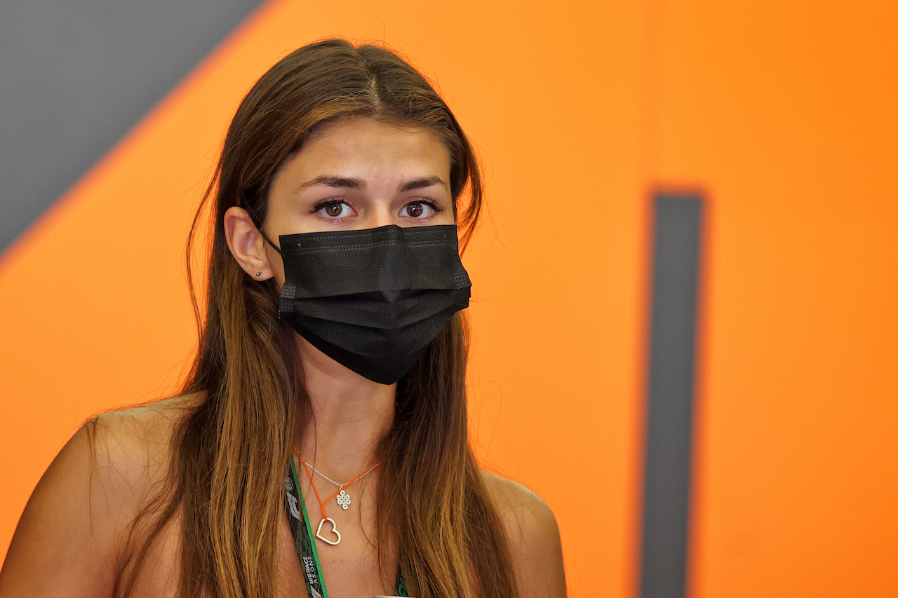 TEST BAHRAIN, Luisinha Oliveira (POR), girlfriend of Lando Norris (GBR) McLaren.
12.03.2022. Formula 1 Testing, Sakhir, Bahrain, Day Three.
- www.xpbimages.com, EMail: requests@xpbimages.com © Copyright: Moy / XPB Images