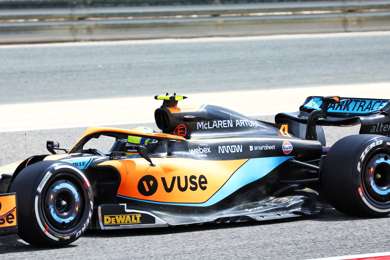 TEST BAHRAIN, Lando Norris (GBR) McLaren MCL36 - floor e sidepod detail.
12.03.2022. Formula 1 Testing, Sakhir, Bahrain, Day Three.
- www.xpbimages.com, EMail: requests@xpbimages.com © Copyright: Batchelor / XPB Images