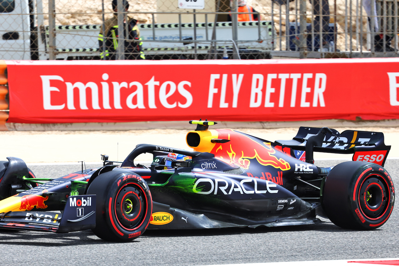 TEST BAHRAIN, Sergio Perez (MEX) Red Bull Racing RB18 - floor e sidepod detail.
12.03.2022. Formula 1 Testing, Sakhir, Bahrain, Day Three.
- www.xpbimages.com, EMail: requests@xpbimages.com © Copyright: Batchelor / XPB Images
