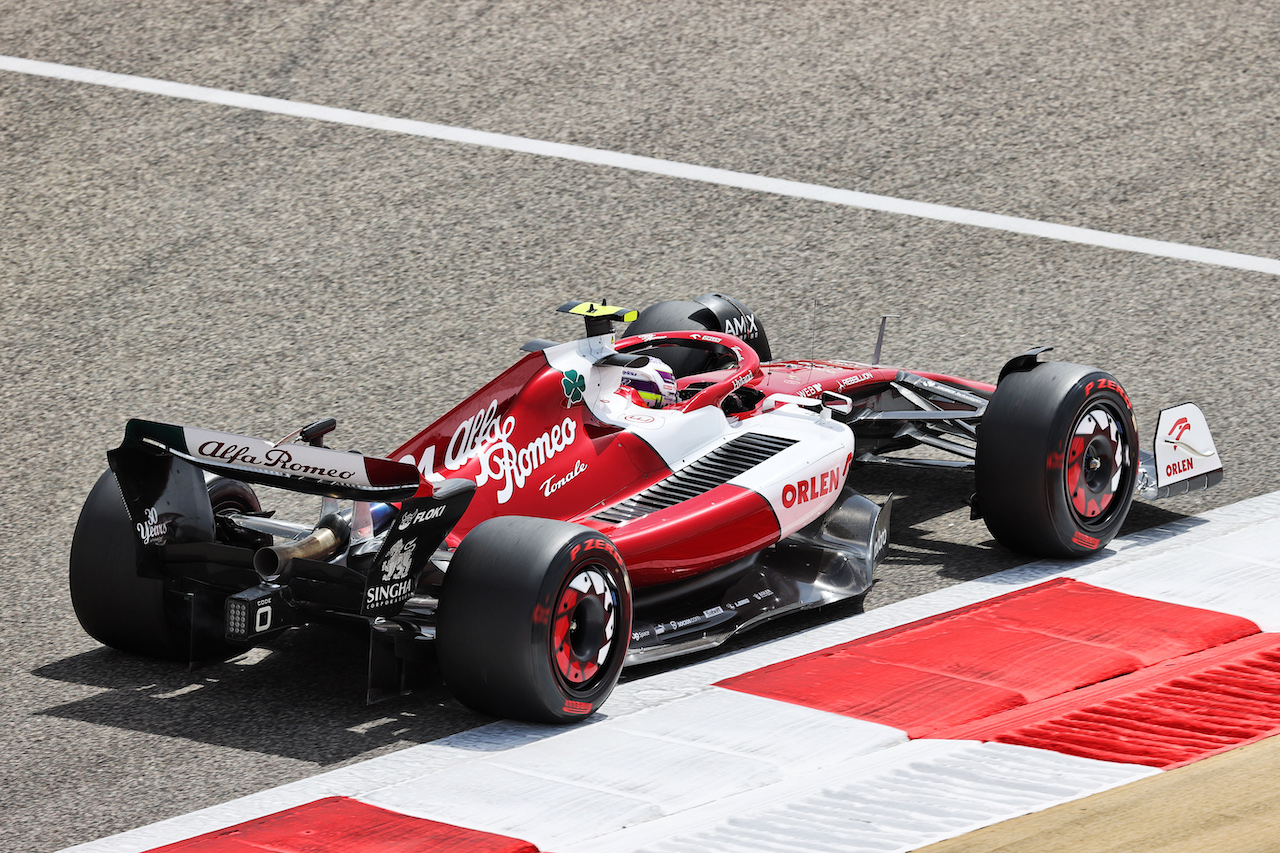 TEST BAHRAIN, Guanyu Zhou (CHN) Alfa Romeo F1 Team C42.
12.03.2022. Formula 1 Testing, Sakhir, Bahrain, Day Three.
- www.xpbimages.com, EMail: requests@xpbimages.com © Copyright: Moy / XPB Images