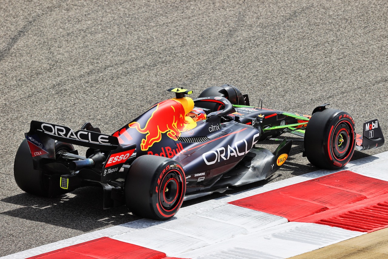 TEST BAHRAIN, Sergio Perez (MEX) Red Bull Racing RB18.
12.03.2022. Formula 1 Testing, Sakhir, Bahrain, Day Three.
- www.xpbimages.com, EMail: requests@xpbimages.com © Copyright: Moy / XPB Images