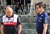 TEST BAHRAIN, (L to R): Frederic Vasseur (FRA) Alfa Romeo F1 Team Team Principal with FX Demaison (FRA) Williams Racing Technical Director.
12.03.2022. Formula 1 Testing, Sakhir, Bahrain, Day Three.
- www.xpbimages.com, EMail: requests@xpbimages.com © Copyright: Batchelor / XPB Images