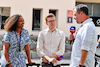TEST BAHRAIN, (L to R): Naomi Schiff (RWA) / (BEL) Racing Driver with Matt Baker (GBR) Sky Sports Presenter e Ted Kravitz (GBR) Sky Sports Pitlane Reporter.
12.03.2022. Formula 1 Testing, Sakhir, Bahrain, Day Three.
- www.xpbimages.com, EMail: requests@xpbimages.com © Copyright: Moy / XPB Images