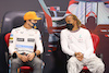 TEST BAHRAIN, (L to R): Lando Norris (GBR) McLaren with Lewis Hamilton (GBR) Mercedes AMG F1 in the FIA Press Conference.
12.03.2022. Formula 1 Testing, Sakhir, Bahrain, Day Three.
- www.xpbimages.com, EMail: requests@xpbimages.com © Copyright: XPB Images