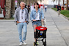 TEST BAHRAIN, Jacques Villeneuve (CDN) with hius wife Giulia Marra (ITA).
12.03.2022. Formula 1 Testing, Sakhir, Bahrain, Day Three.
- www.xpbimages.com, EMail: requests@xpbimages.com © Copyright: Bearne / XPB Images