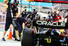 TEST BAHRAIN, Max Verstappen (NLD) Red Bull Racing RB18 practices a pit stop.
12.03.2022. Formula 1 Testing, Sakhir, Bahrain, Day Three.
- www.xpbimages.com, EMail: requests@xpbimages.com © Copyright: Batchelor / XPB Images