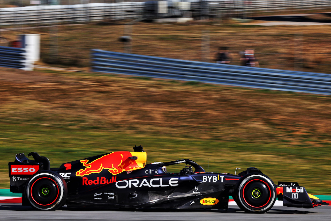 TEST BARCELLONA, Max Verstappen (NLD) Red Bull Racing RB18.
23.02.2022. Formula One Testing, Day One, Barcelona, Spain. Wednesday.
- www.xpbimages.com, EMail: requests@xpbimages.com © Copyright: Batchelor / XPB Images