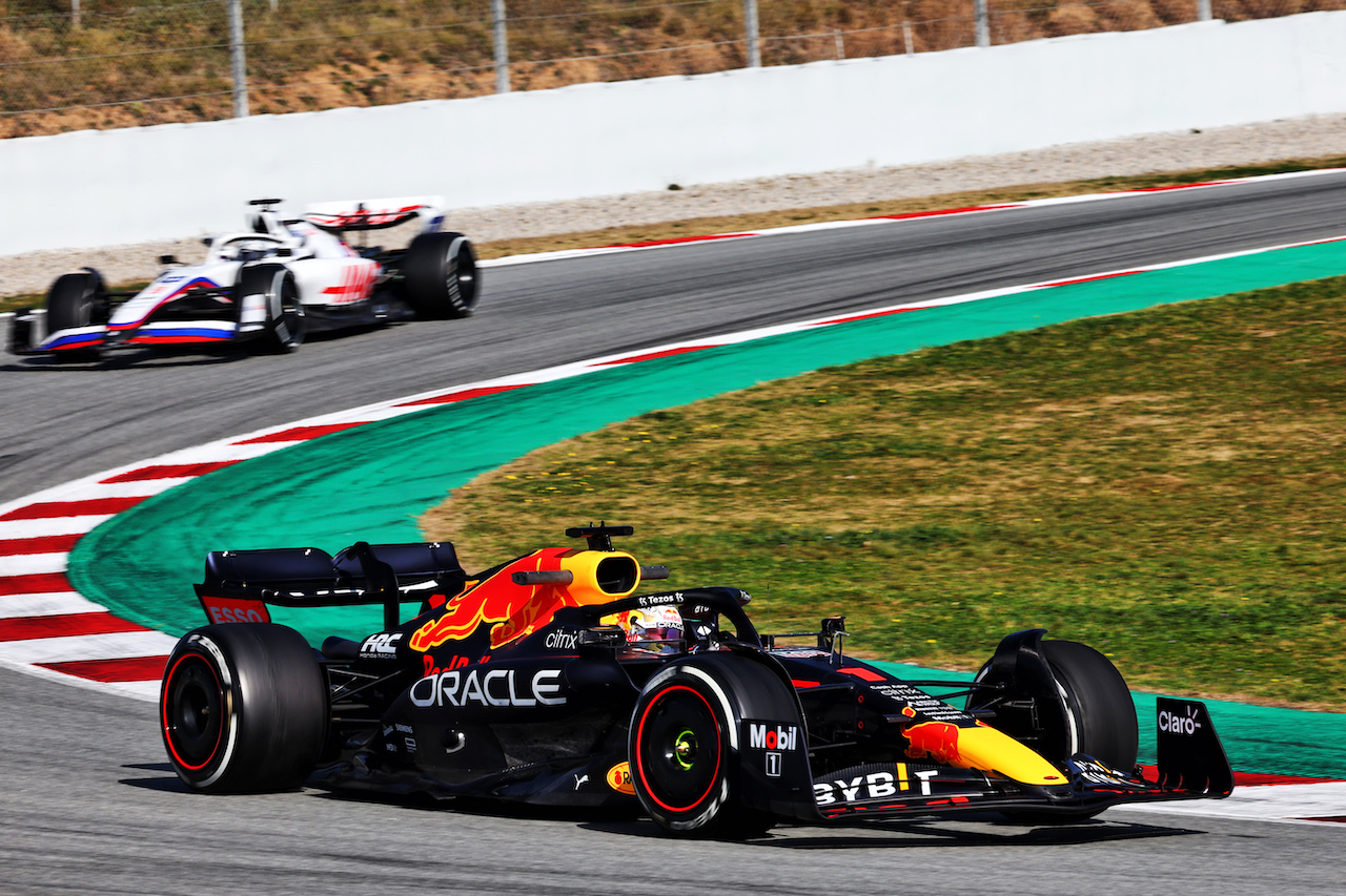 TEST BARCELLONA, Max Verstappen (NLD) Red Bull Racing RB18.
23.02.2022. Formula One Testing, Day One, Barcelona, Spain. Wednesday.
- www.xpbimages.com, EMail: requests@xpbimages.com © Copyright: Batchelor / XPB Images