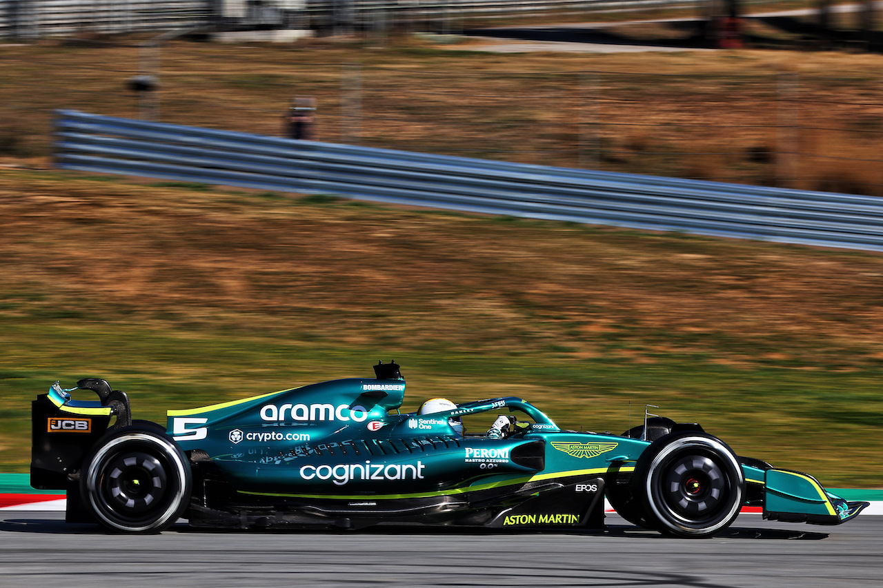 TEST BARCELLONA, Sebastian Vettel (GER) Aston Martin F1 Team AMR22.
23.02.2022. Formula One Testing, Day One, Barcelona, Spain. Wednesday.
- www.xpbimages.com, EMail: requests@xpbimages.com © Copyright: Batchelor / XPB Images
