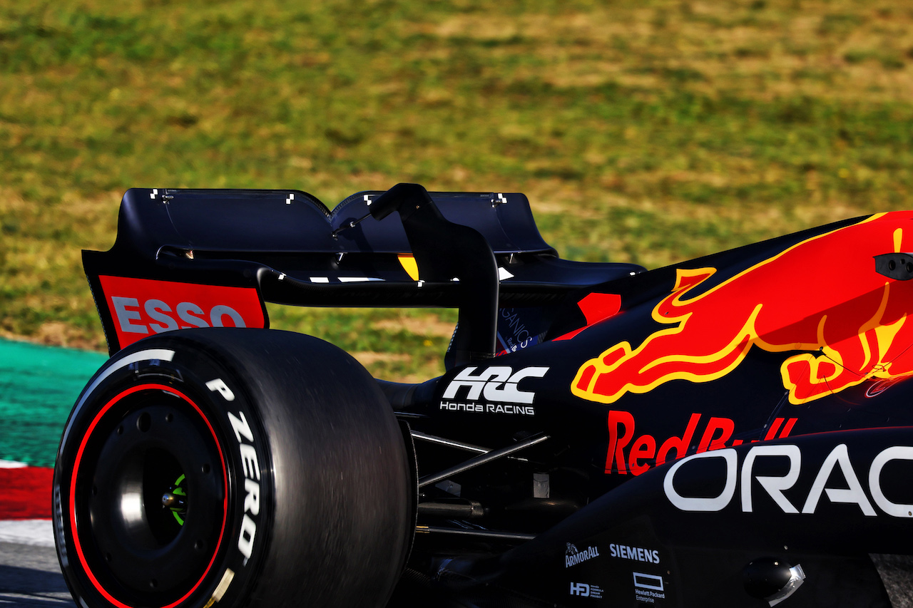 TEST BARCELLONA, Max Verstappen (NLD) Red Bull Racing RB18  - rear wing.
23.02.2022. Formula One Testing, Day One, Barcelona, Spain. Wednesday.
- www.xpbimages.com, EMail: requests@xpbimages.com © Copyright: Batchelor / XPB Images