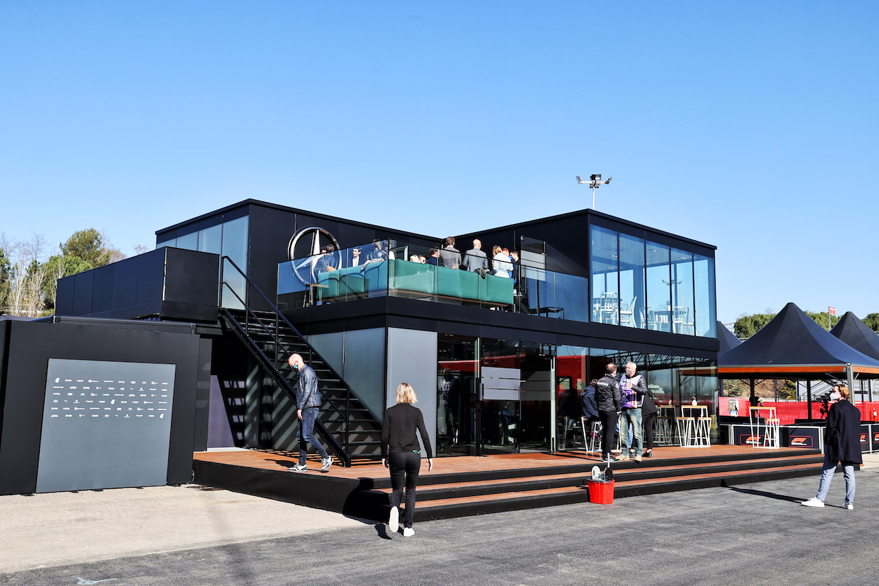 TEST BARCELLONA, Mercedes AMG F1 motorhome in the paddock.
23.02.2022. Formula One Testing, Day One, Barcelona, Spain. Wednesday.
- www.xpbimages.com, EMail: requests@xpbimages.com © Copyright: Moy / XPB Images