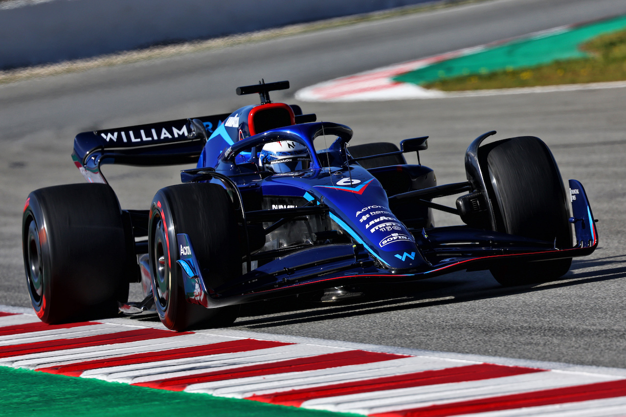TEST BARCELLONA, Nicholas Latifi (CDN) Williams Racing FW44.
23.02.2022. Formula One Testing, Day One, Barcelona, Spain. Wednesday.
- www.xpbimages.com, EMail: requests@xpbimages.com © Copyright: Batchelor / XPB Images