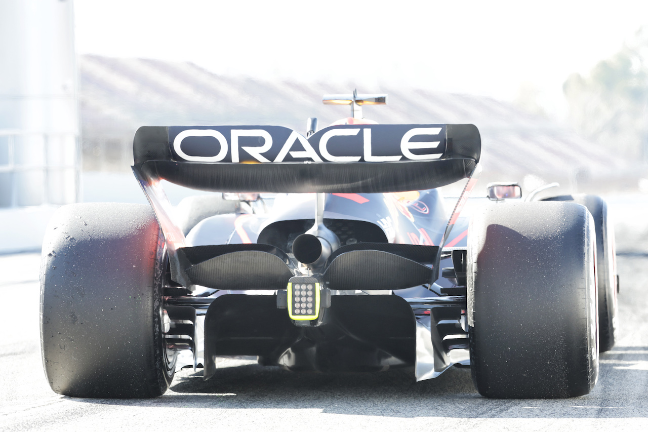 TEST BARCELLONA, Max Verstappen (NLD) Red Bull Racing RB18 - rear wing e diffuser detail.
23.02.2022. Formula One Testing, Day One, Barcelona, Spain. Wednesday.
- www.xpbimages.com, EMail: requests@xpbimages.com © Copyright: Bearne / XPB Images