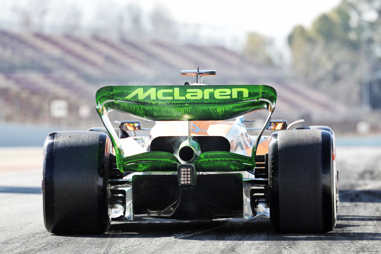 TEST BARCELLONA, McLaren MCL36 - rear wing e diffuser detail - flow-vis paint.
23.02.2022. Formula One Testing, Day One, Barcelona, Spain. Wednesday.
- www.xpbimages.com, EMail: requests@xpbimages.com © Copyright: Bearne / XPB Images