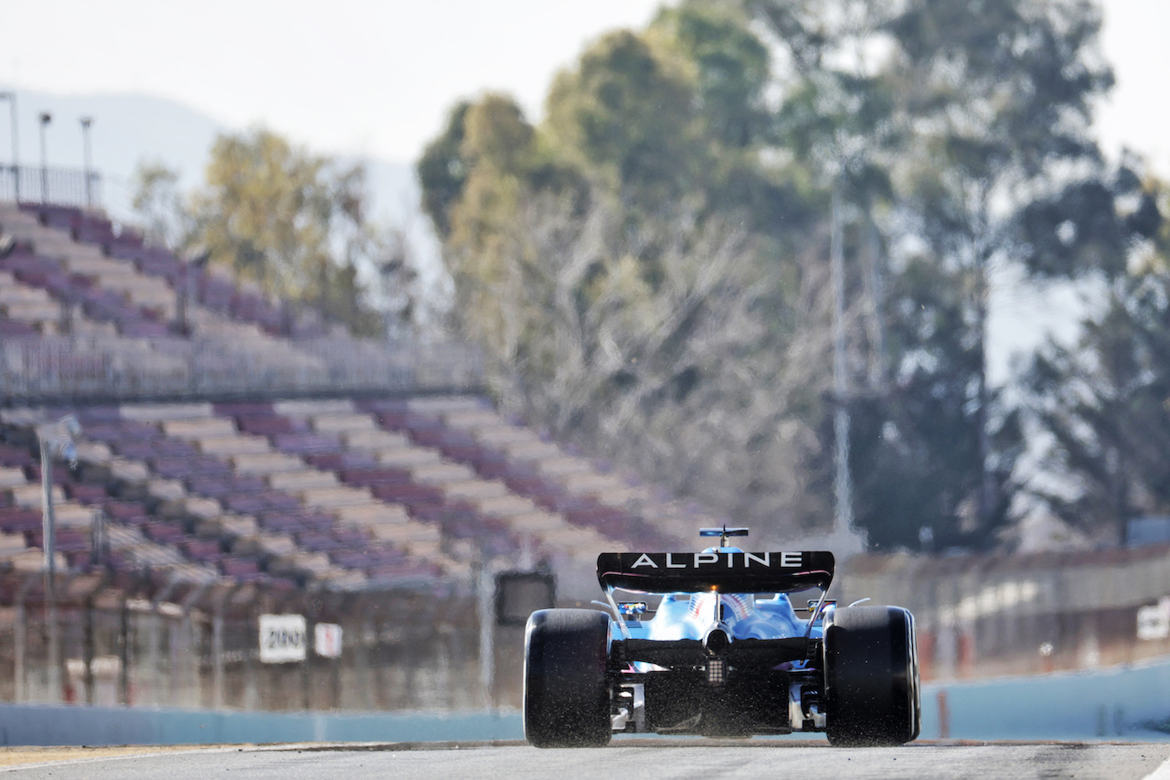 TEST BARCELLONA, Fernando Alonso (ESP) Alpine F1 Team A522.
23.02.2022. Formula One Testing, Day One, Barcelona, Spain. Wednesday.
- www.xpbimages.com, EMail: requests@xpbimages.com © Copyright: Bearne / XPB Images