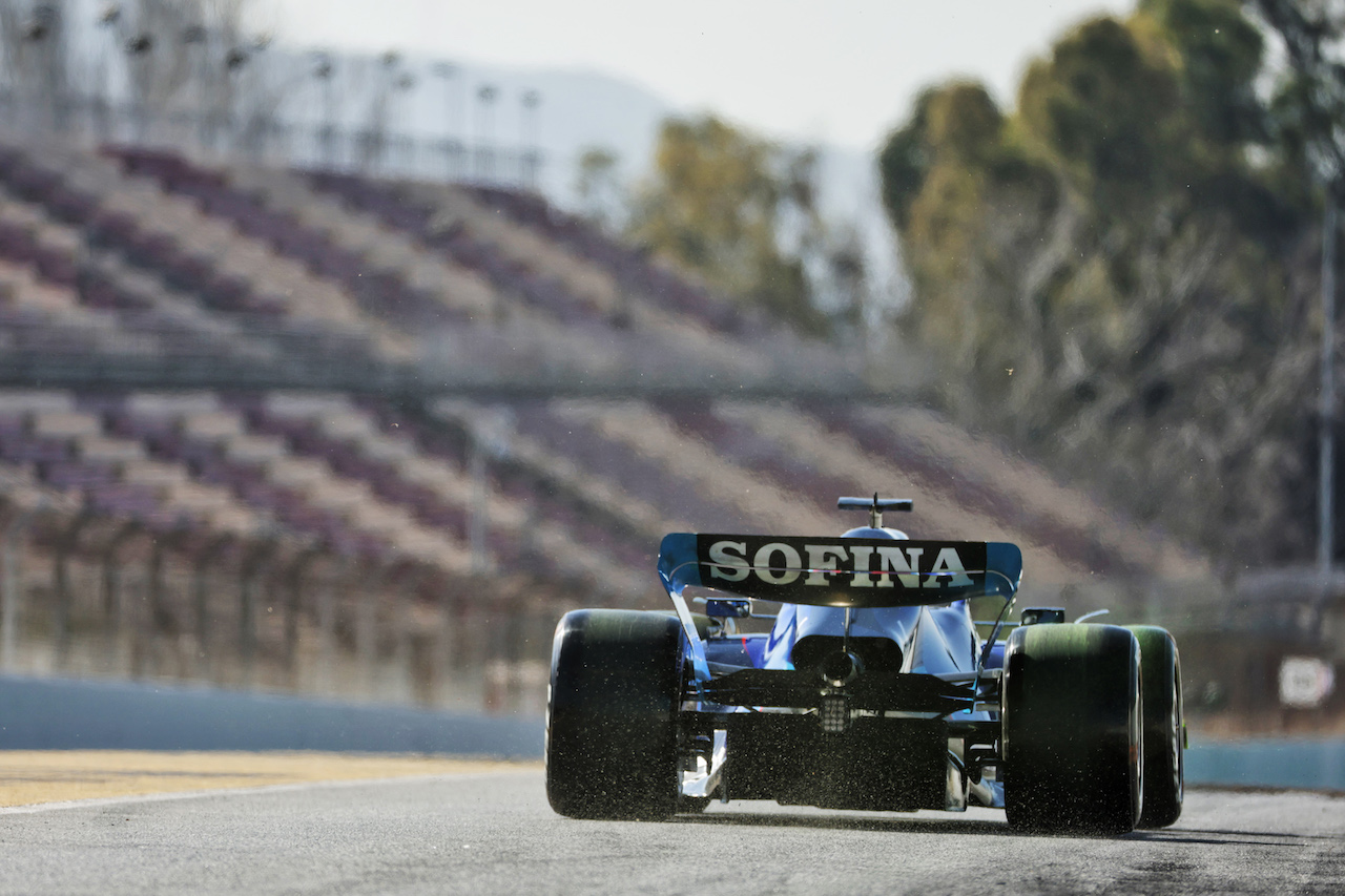 TEST BARCELLONA, Nicholas Latifi (CDN) Williams Racing FW44.
23.02.2022. Formula One Testing, Day One, Barcelona, Spain. Wednesday.
- www.xpbimages.com, EMail: requests@xpbimages.com © Copyright: Bearne / XPB Images