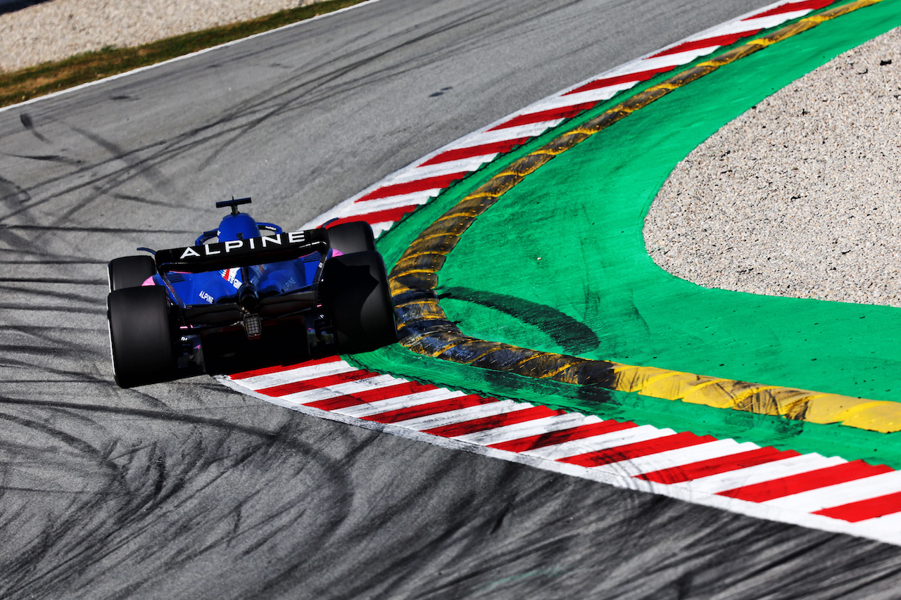 TEST BARCELLONA, Fernando Alonso (ESP) Alpine F1 Team A522.
23.02.2022. Formula One Testing, Day One, Barcelona, Spain. Wednesday.
- www.xpbimages.com, EMail: requests@xpbimages.com © Copyright: Batchelor / XPB Images