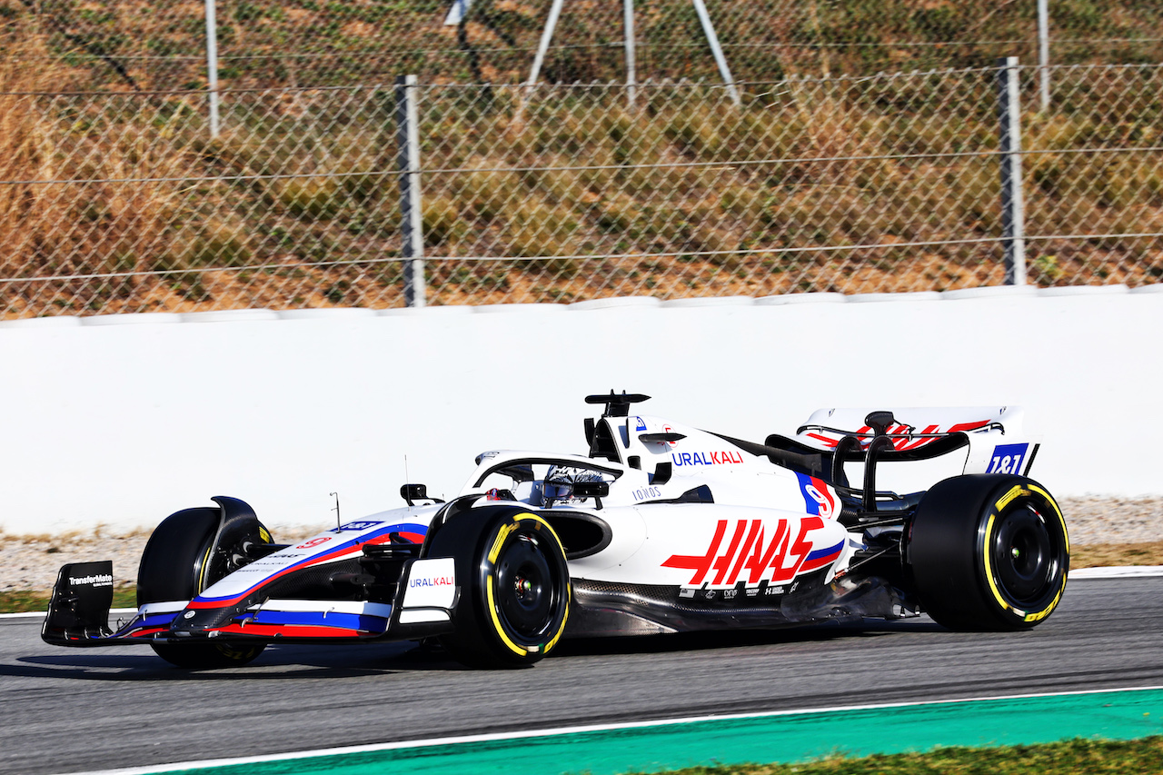 TEST BARCELLONA, Nikita Mazepin (RUS) Haas F1 Team VF-22.
23.02.2022. Formula One Testing, Day One, Barcelona, Spain. Wednesday.
- www.xpbimages.com, EMail: requests@xpbimages.com © Copyright: Batchelor / XPB Images