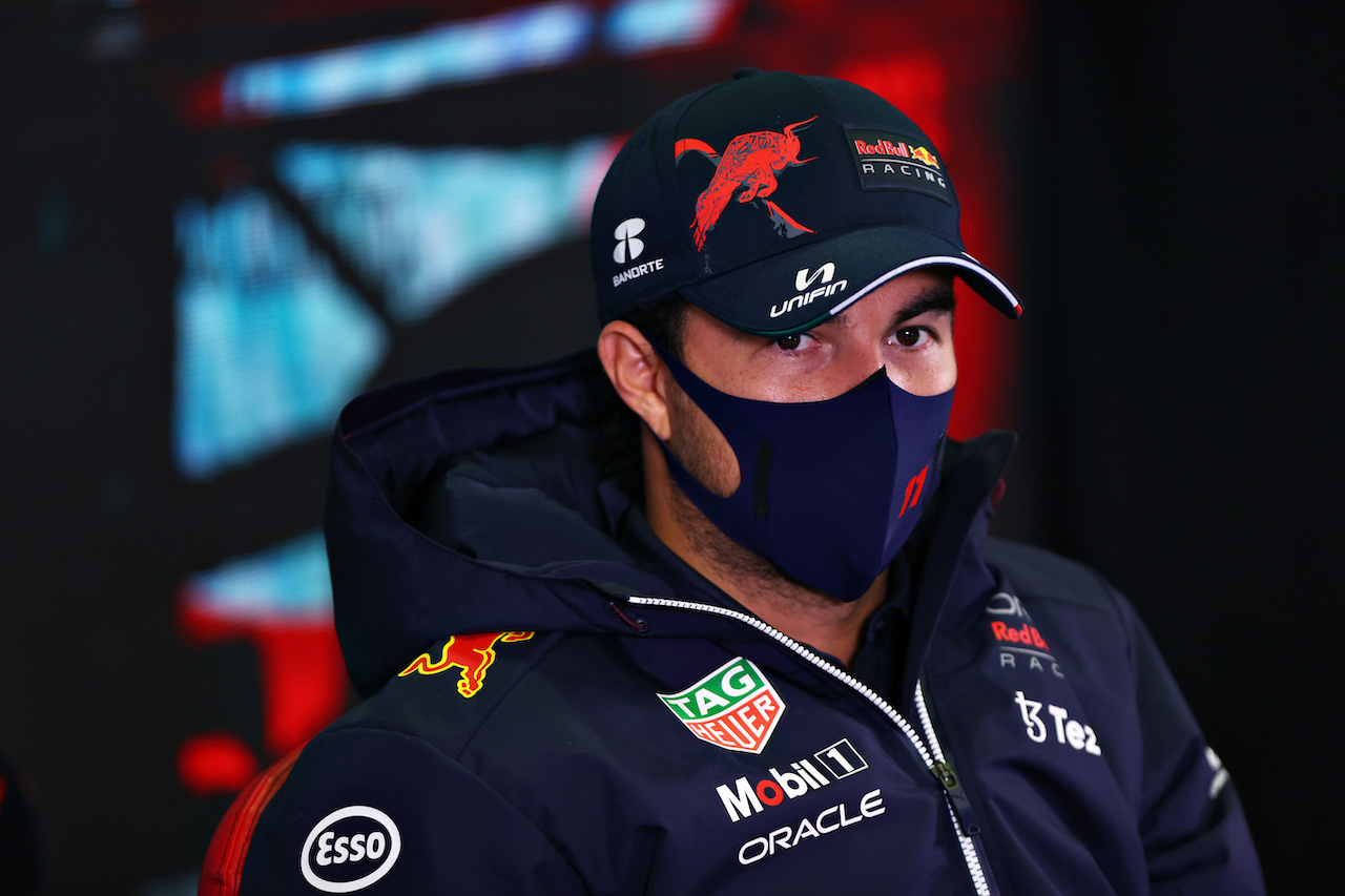TEST BARCELLONA, Sergio Perez (MEX) Red Bull Racing in the FIA Press Conference.
23.02.2022. Formula One Testing, Day One, Barcelona, Spain. Wednesday.
- www.xpbimages.com, EMail: requests@xpbimages.com © Copyright: FIA Pool Image for Editorial Use Only