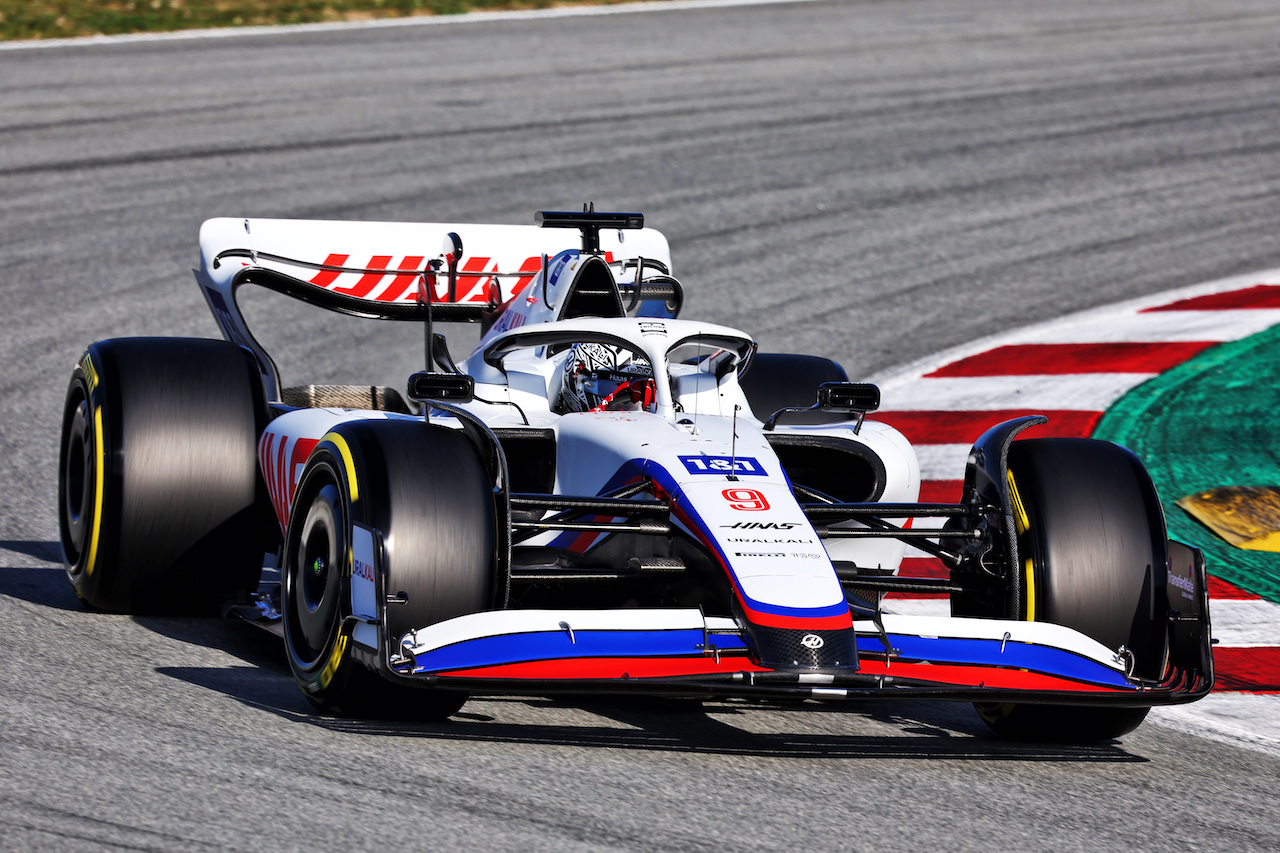 TEST BARCELLONA, Nikita Mazepin (RUS) Haas F1 Team VF-22.
23.02.2022. Formula One Testing, Day One, Barcelona, Spain. Wednesday.
- www.xpbimages.com, EMail: requests@xpbimages.com © Copyright: Batchelor / XPB Images