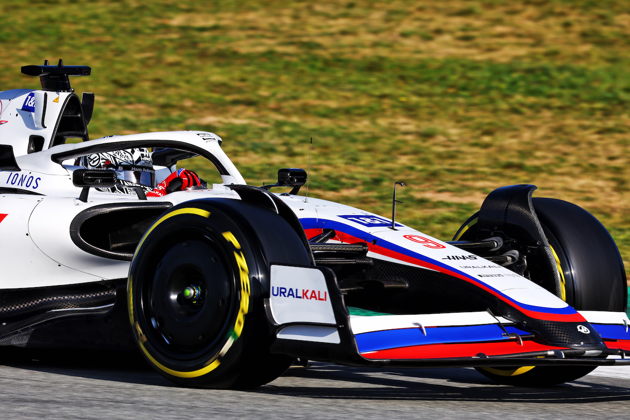 TEST BARCELLONA, Nikita Mazepin (RUS) Haas F1 Team VF-22.
23.02.2022. Formula One Testing, Day One, Barcelona, Spain. Wednesday.
- www.xpbimages.com, EMail: requests@xpbimages.com © Copyright: Batchelor / XPB Images