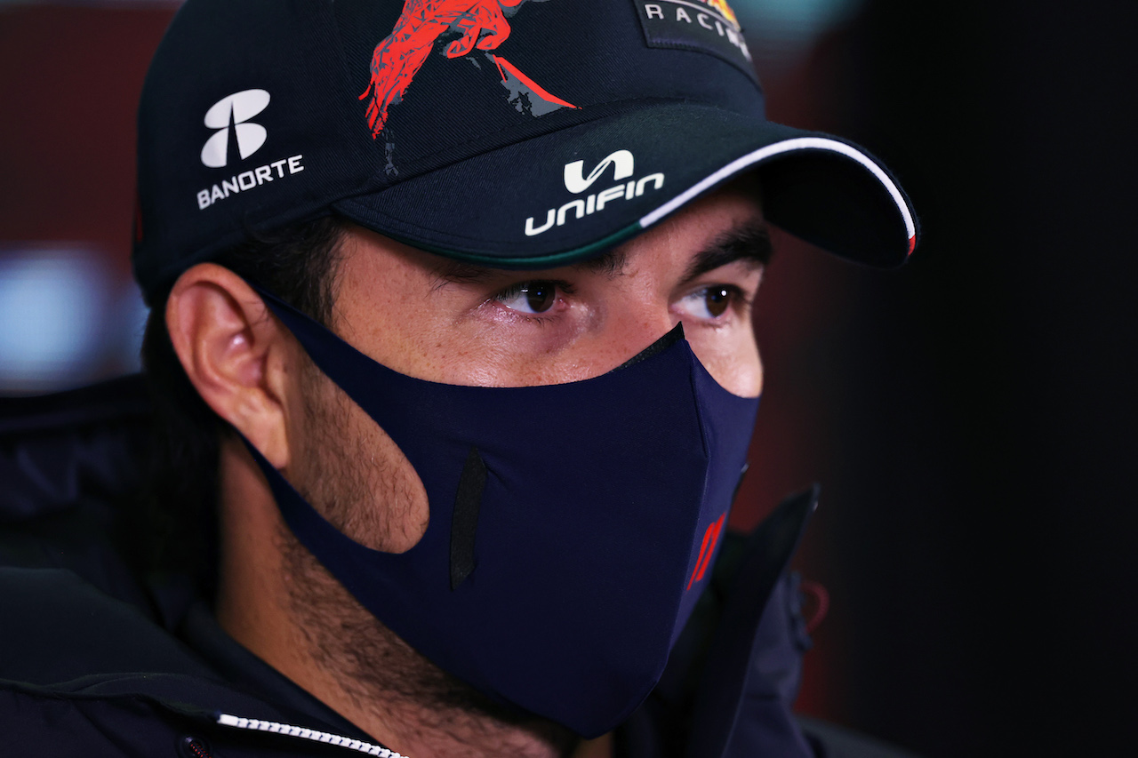 TEST BARCELLONA, Sergio Perez (MEX) Red Bull Racing in the FIA Press Conference.
23.02.2022. Formula One Testing, Day One, Barcelona, Spain. Wednesday.
- www.xpbimages.com, EMail: requests@xpbimages.com © Copyright: FIA Pool Image for Editorial Use Only