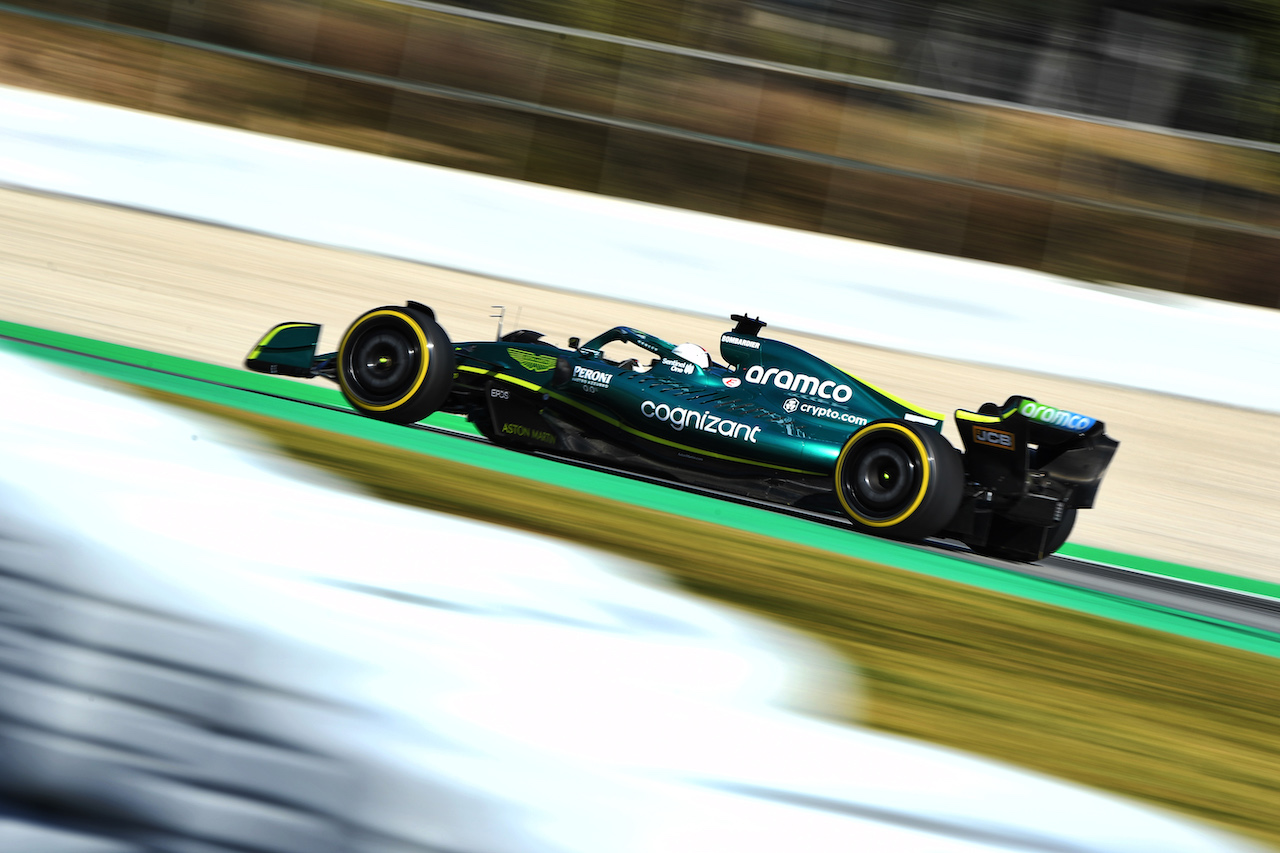 TEST BARCELLONA, Sebastian Vettel (GER) Aston Martin F1 Team AMR22.
23.02.2022. Formula One Testing, Day One, Barcelona, Spain. Wednesday.
- www.xpbimages.com, EMail: requests@xpbimages.com © Copyright: Price / XPB Images