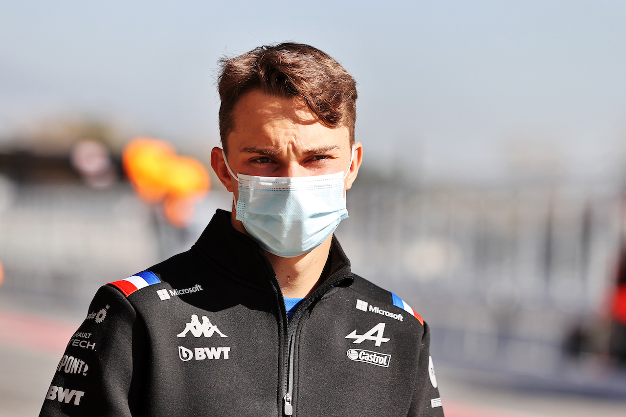 TEST BARCELLONA, Oscar Piastri (AUS) Alpine F1 Team Reserve Driver.
23.02.2022. Formula One Testing, Day One, Barcelona, Spain. Wednesday.
- www.xpbimages.com, EMail: requests@xpbimages.com © Copyright: Moy / XPB Images