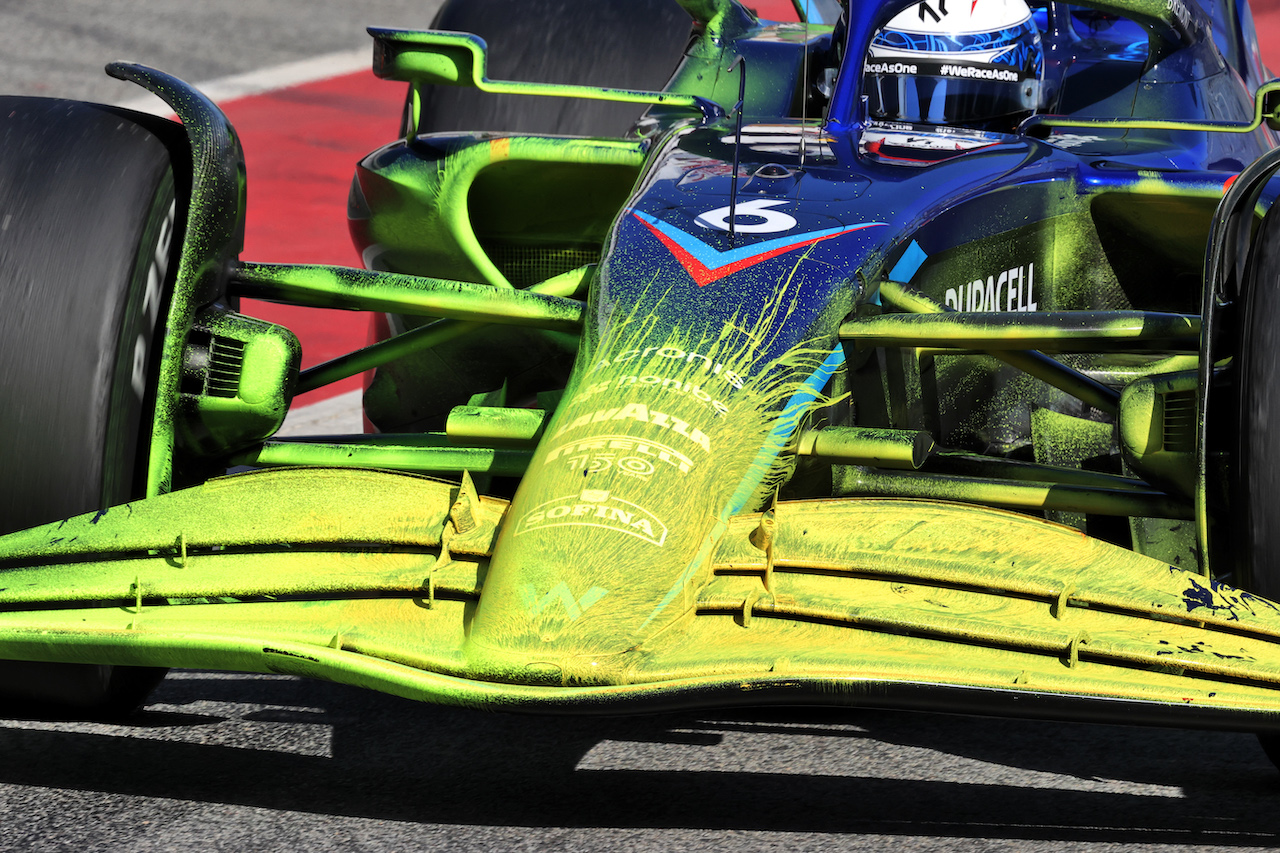 TEST BARCELLONA, Nicholas Latifi (CDN) Williams Racing FW44 with flow-vis paint.
23.02.2022. Formula One Testing, Day One, Barcelona, Spain. Wednesday.
- www.xpbimages.com, EMail: requests@xpbimages.com © Copyright: Moy / XPB Images