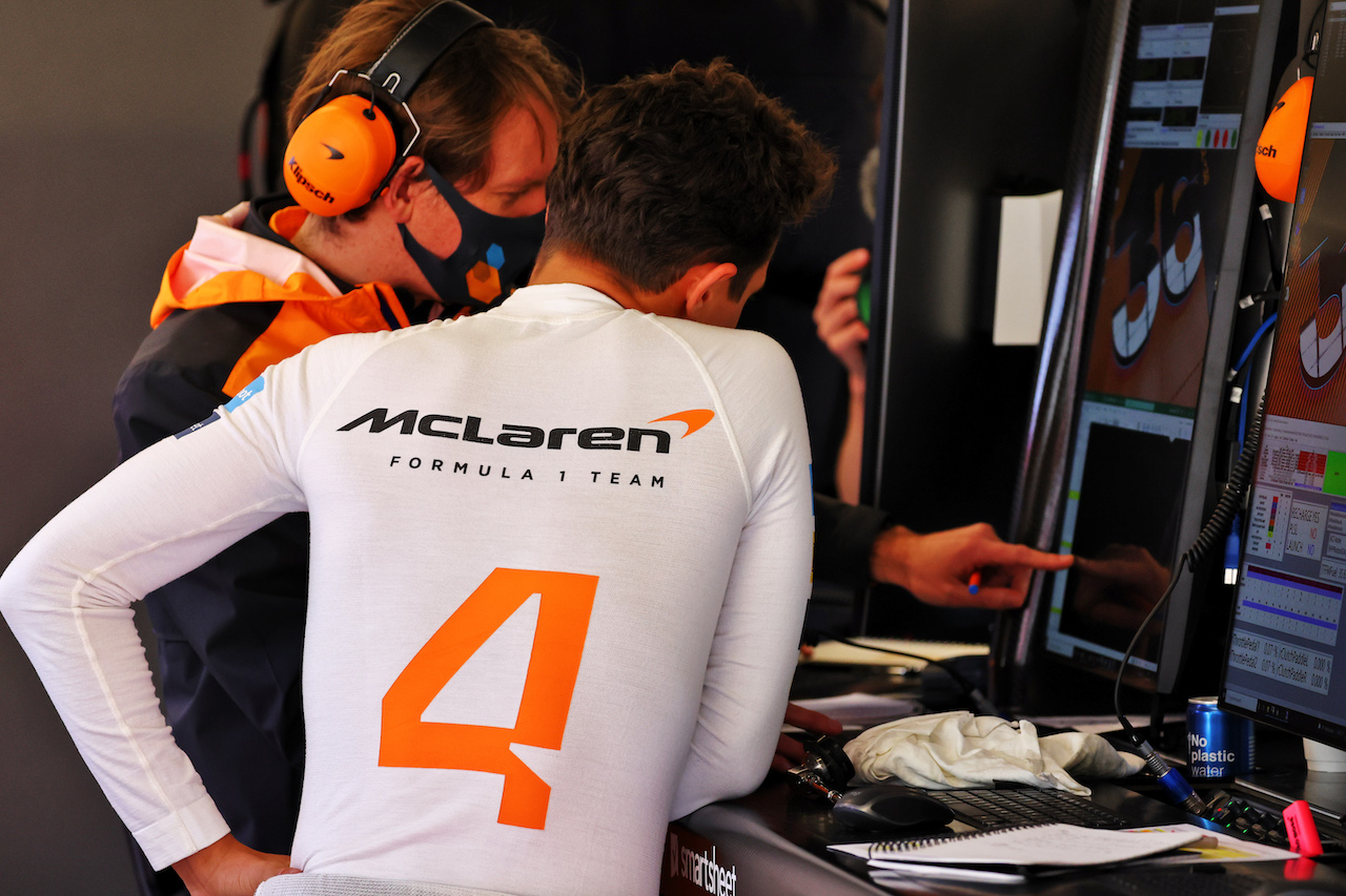 TEST BARCELLONA, Lando Norris (GBR) McLaren.
23.02.2022. Formula One Testing, Day One, Barcelona, Spain. Wednesday.
- www.xpbimages.com, EMail: requests@xpbimages.com © Copyright: Batchelor / XPB Images