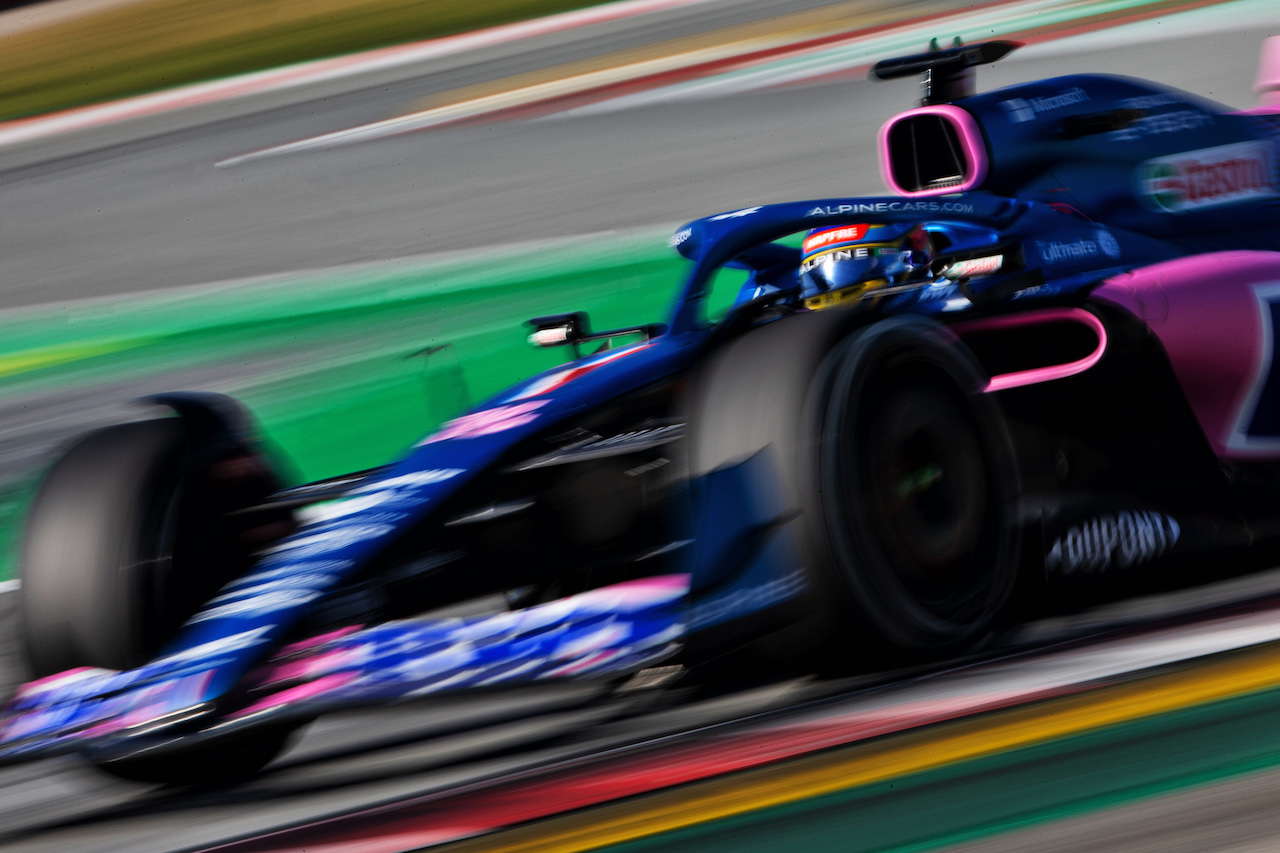 TEST BARCELLONA, Fernando Alonso (ESP) Alpine F1 Team A522.
23.02.2022. Formula One Testing, Day One, Barcelona, Spain. Wednesday.
- www.xpbimages.com, EMail: requests@xpbimages.com © Copyright: Rew / XPB Images