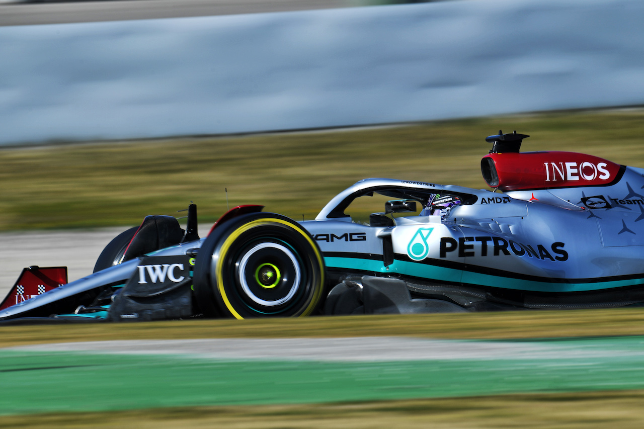 TEST BARCELLONA, Lewis Hamilton (GBR) Mercedes AMG F1 W13.
23.02.2022. Formula One Testing, Day One, Barcelona, Spain. Wednesday.
- www.xpbimages.com, EMail: requests@xpbimages.com © Copyright: Price / XPB Images