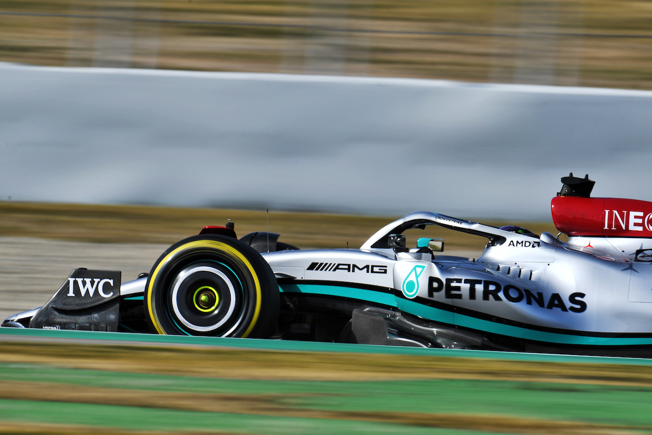 TEST BARCELLONA, Lewis Hamilton (GBR) Mercedes AMG F1 W13.
23.02.2022. Formula One Testing, Day One, Barcelona, Spain. Wednesday.
- www.xpbimages.com, EMail: requests@xpbimages.com © Copyright: Price / XPB Images