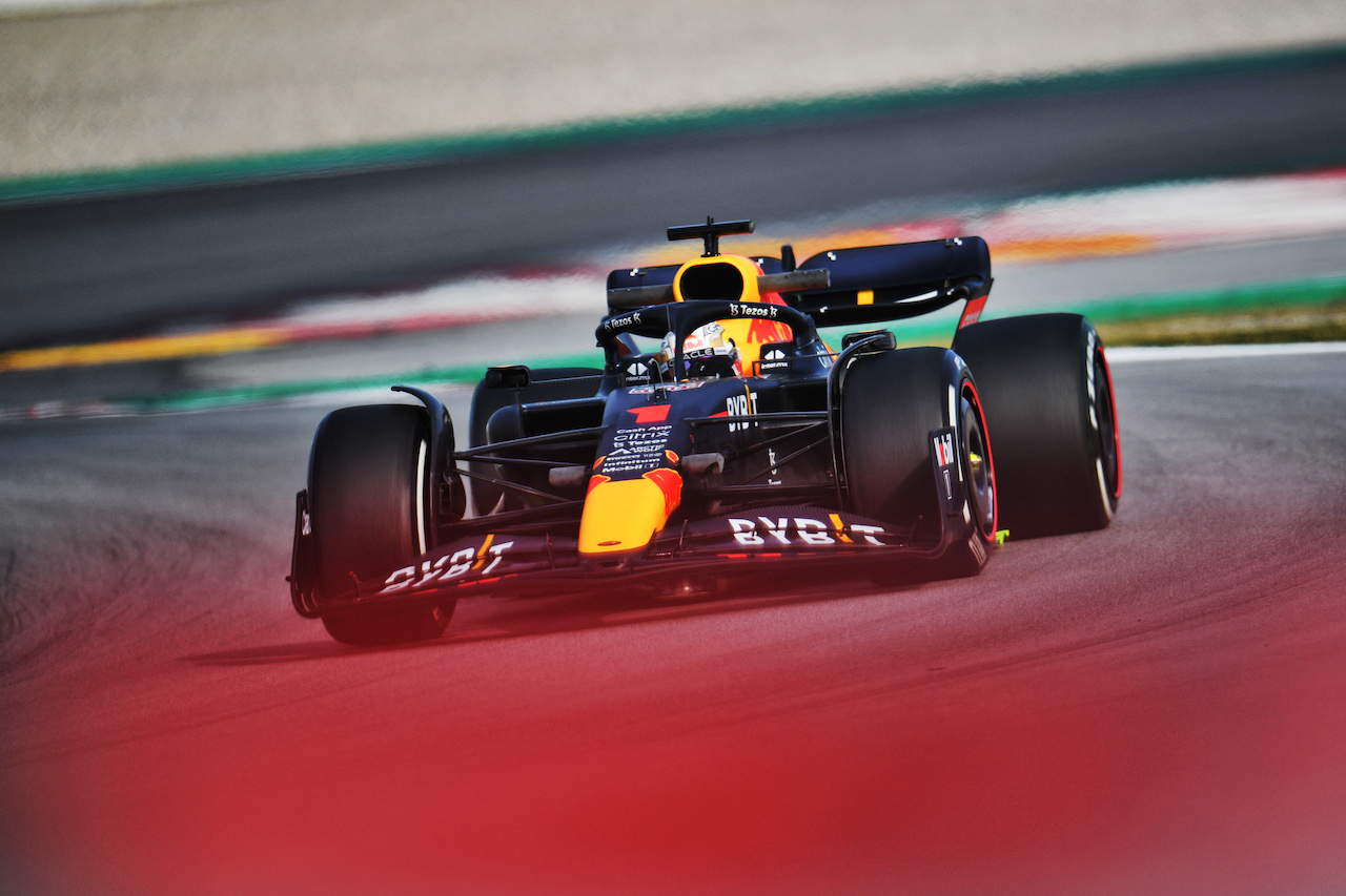 TEST BARCELLONA, Max Verstappen (NLD) Red Bull Racing RB18.
23.02.2022. Formula One Testing, Day One, Barcelona, Spain. Wednesday.
- www.xpbimages.com, EMail: requests@xpbimages.com © Copyright: Price / XPB Images