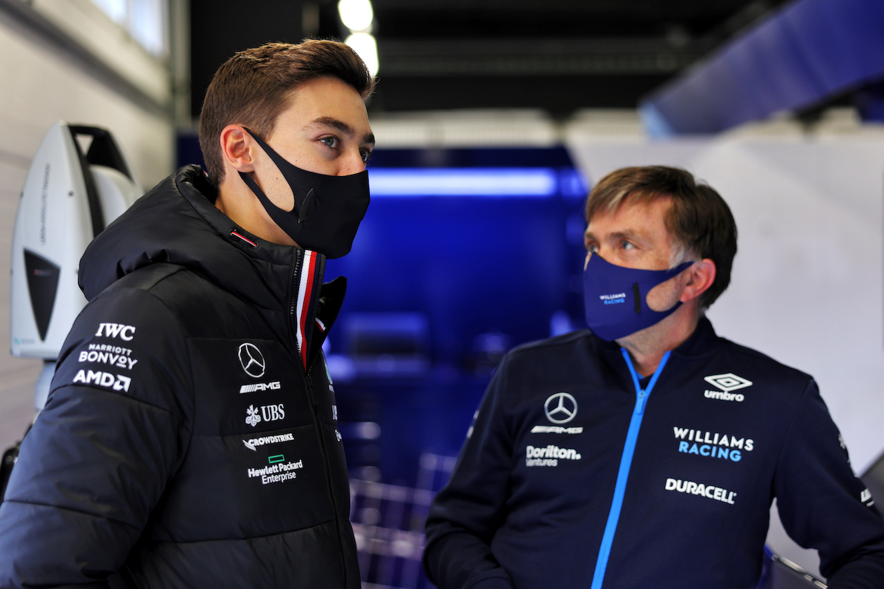 TEST BARCELLONA, (L to R): George Russell (GBR) Mercedes AMG F1 with Jost Capito (GER) Williams Racing Chief Executive Officer.
23.02.2022. Formula One Testing, Day One, Barcelona, Spain. Wednesday.
- www.xpbimages.com, EMail: requests@xpbimages.com © Copyright: Bearne / XPB Images